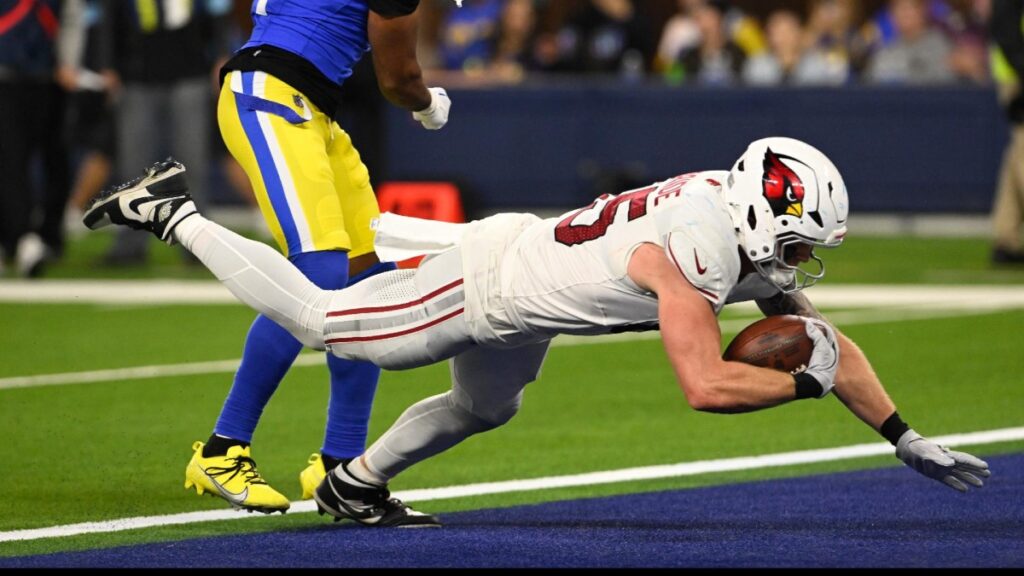 ¡Por fin! Trey McBride de los Cardinals logra su primer touchdown de 2024 y rompe curioso récord en la NFL