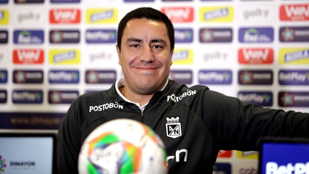 Efraín Juárez, DT de Atlético Nacional, en rueda de prensa final de Copa / Vizzor