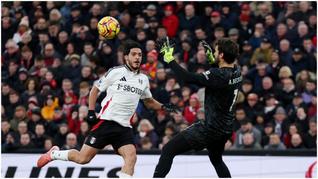 Raúl Jiménez, delantero mexicano de la Premier League | Reuters