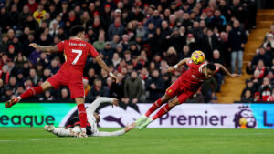 Liverpool aplica la filosofía del salmón para salvar un empate ante el Fulham