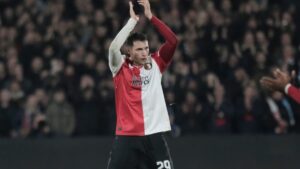 Santi Giménez, nominado al mejor gol del mes de diciembre con el Feyenoord