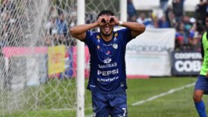 Con Mejía como héroe, Cobán Imperial supera en una ráfaga a Xelajú en la final de ida del Apertura 2024, y saca ventaja de cara a la vuelta