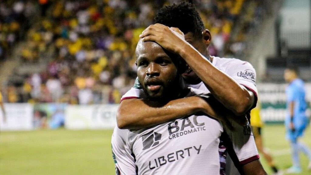 Javon East fue liberado por Deportivo Saprissa | @javoneast