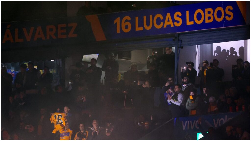 Afición de Tigres rinde homenaje a Lucas Lobos | Imago7