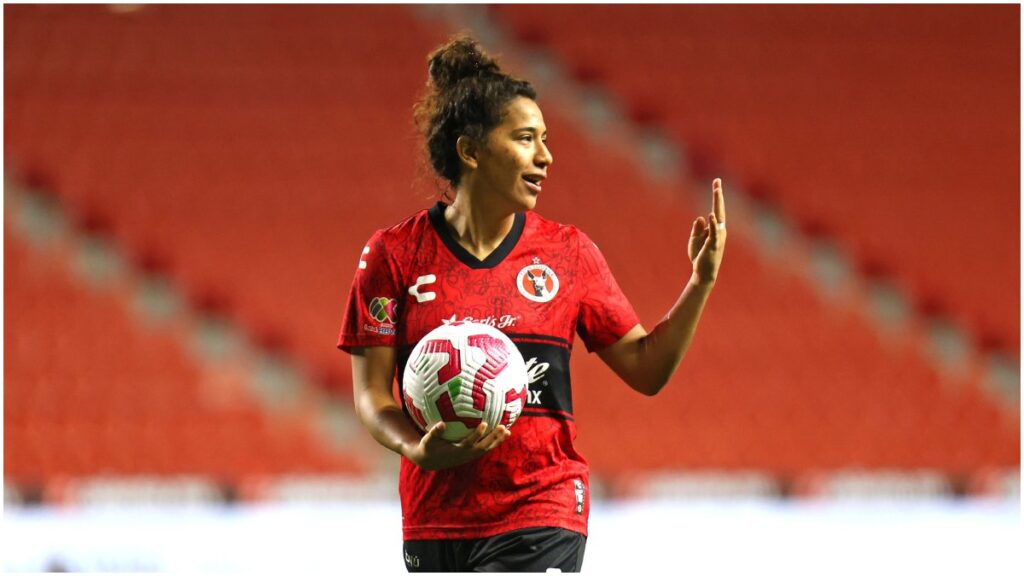 Aisha Solórzano firma contrato con la NWSL | Imago7