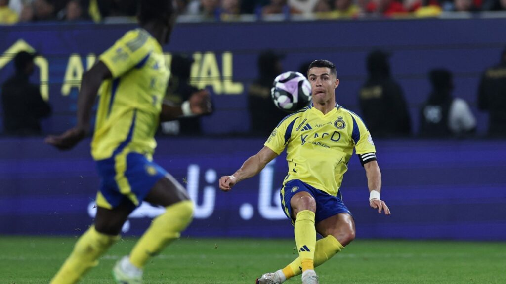 Al Nassr remonta ante el Al Okhdood con penalti de Cristiano Ronaldo y doblete de Sadio Mané