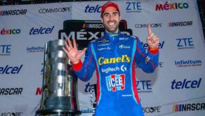 Rubén García Jr., feliz por ser premiado dentro de lo mejor de la NASCAR México 2024