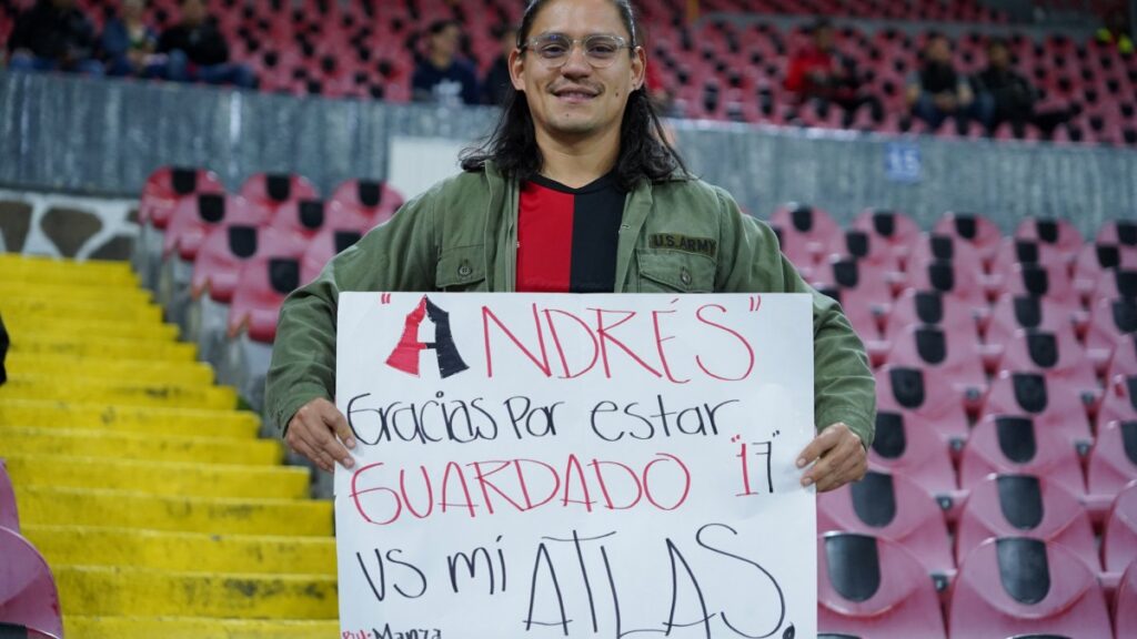 Aficionado del Atlas con mensaje para Guardado