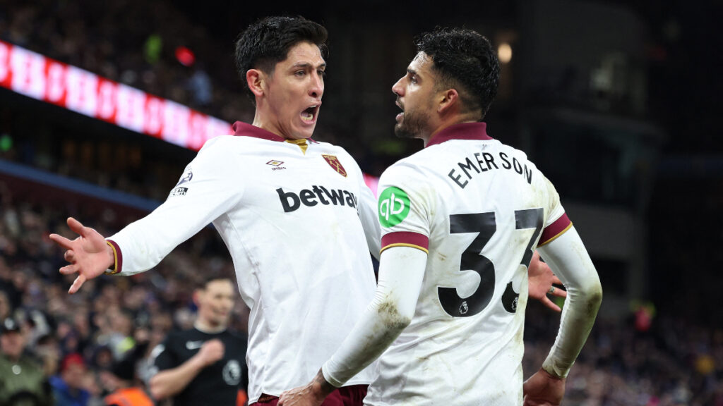 Edson Álvarez y Emerson celebran. - Reuters.