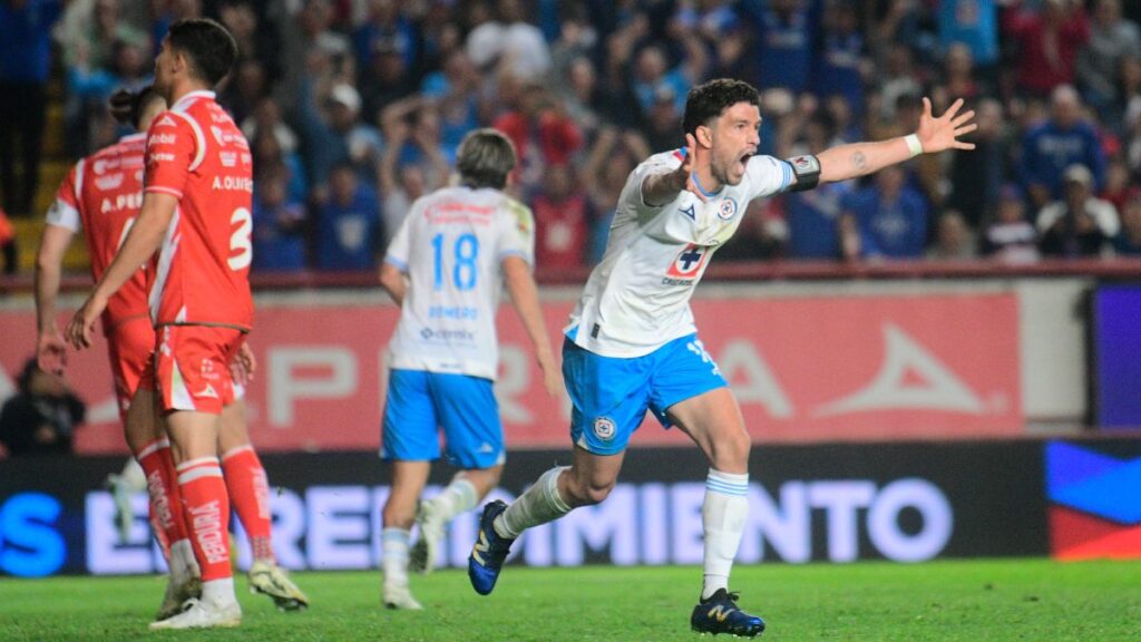 Cruz Azul en festejo de gol