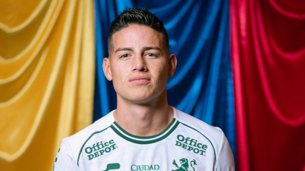 James presentado con el León | León Oficial.