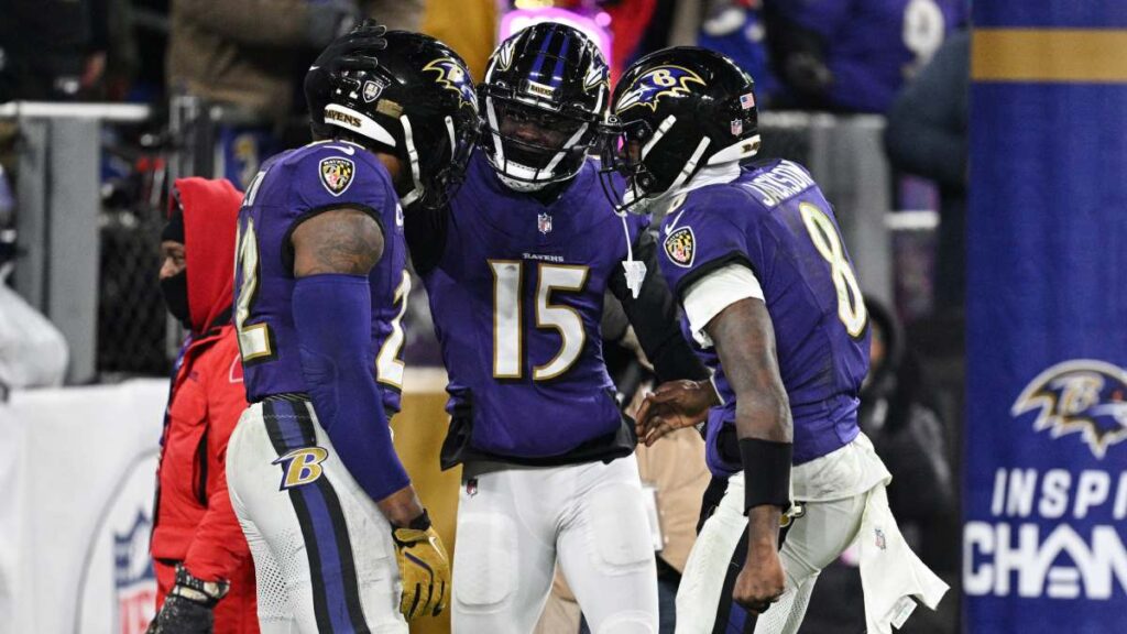 Los Ravens hacen el trabajo para dejar en el camino a los Steelers y avanzar al Divisional