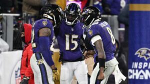 Los Ravens y su aplastante ofensiva dejan en el camino a Steelers y avanzan al Divisional