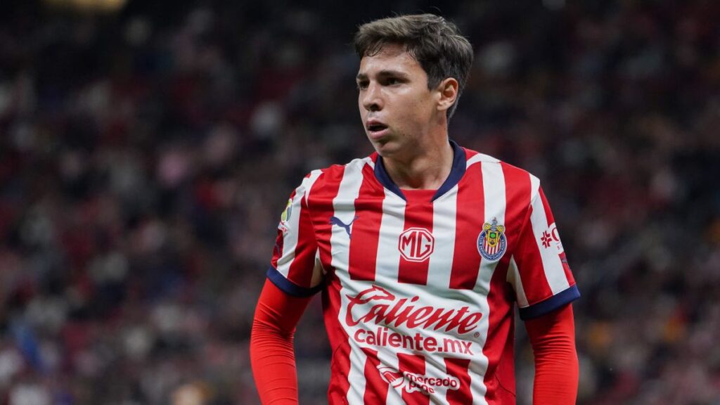 Chivas desecha propuesta formal de AZ Alkmaar por Mateo Chávez