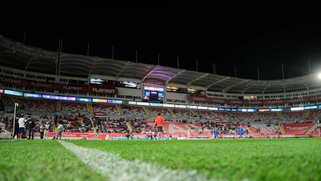 Impresionante show de fuegos artificiales se presenta previo al Necaxa vs Chivas