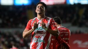 Necaxa consuma voltereta ante Chivas con golazos en últimos minutos