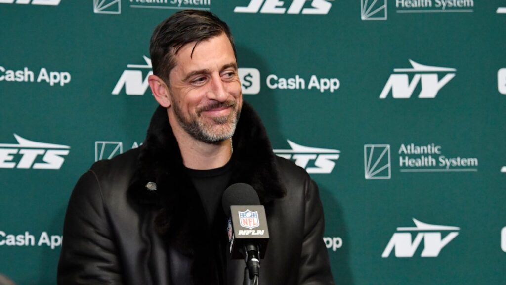 Aaron Rodgers, indeciso sobre su futuro con Jets