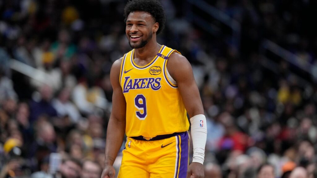LeBron ayuda a tomar ventaja, Bronny juega todo el cuarto periodo y Lakers arrollan a Wizards