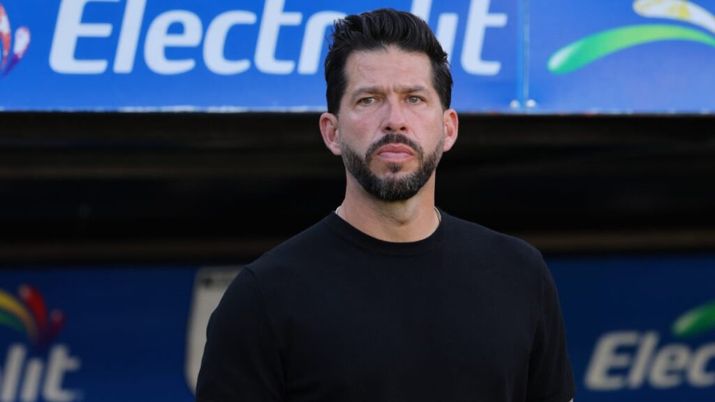 Benjamín Mora en un partido de Querétaro