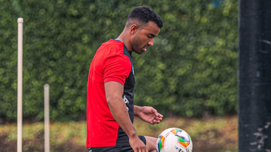 Ómar Bertel, en un entrenamiento. - @AmericadeCali.