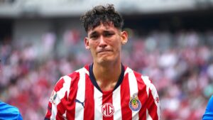 Chiquete dedica emotiva despedida a las Chivas: “Llegó el momento de dar un paso al costado”