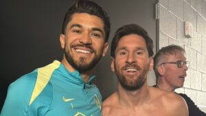 ¡Con Anselmi y Cristiano Ronaldo! Henry Martín sube foto con Messi y las redes responden con humor