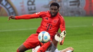 Alphonso Davies se lesiona y se pierde el duelo clave en Champions ante Slovan Bratislava