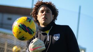 ¡De regreso! Guillermo Ochoa vuelve a los entrenamientos con el AVS