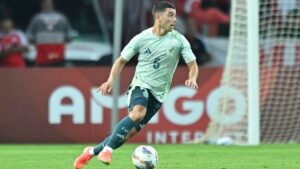 Erik Lira celebra el primer gol de su carrera tras 191 partidos como profesional