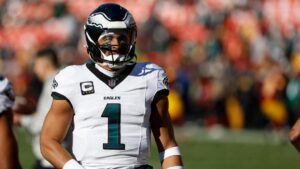 Los Eagles respiran: Jalen Hurts regresa a los entrenamientos tras superar el protocolo de conmoción