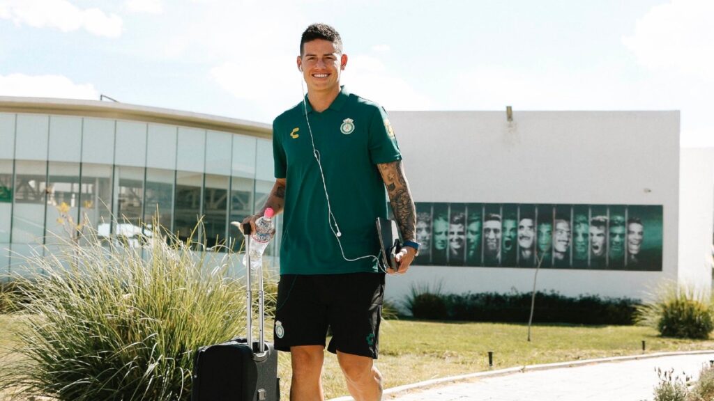 James hace su primer viaje con el León | @clubleonfc