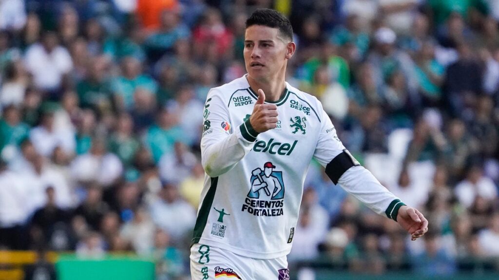James Rodríguez en un partido del León