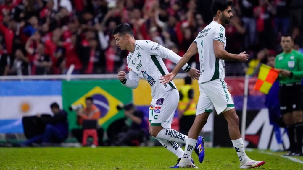 James en su debut con León