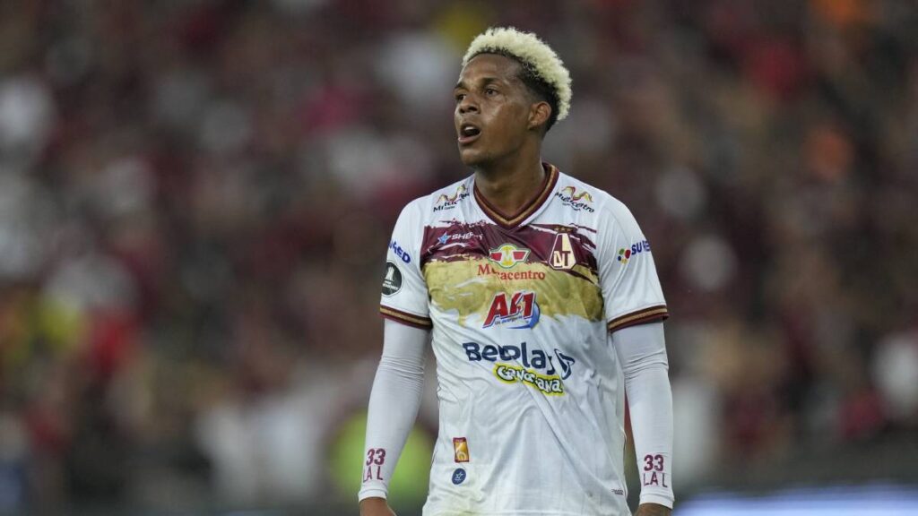 Jeison Lucumí con la playera del Tolima. AP