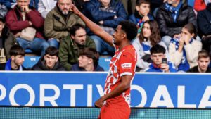 Jhon Solís, bautismo de gol y victoria de Girona sobre Alavés a domicilio