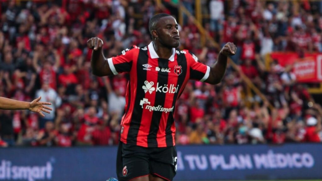 Joel Campbell regresa a Alajuela en Costa Rica | @ldacr