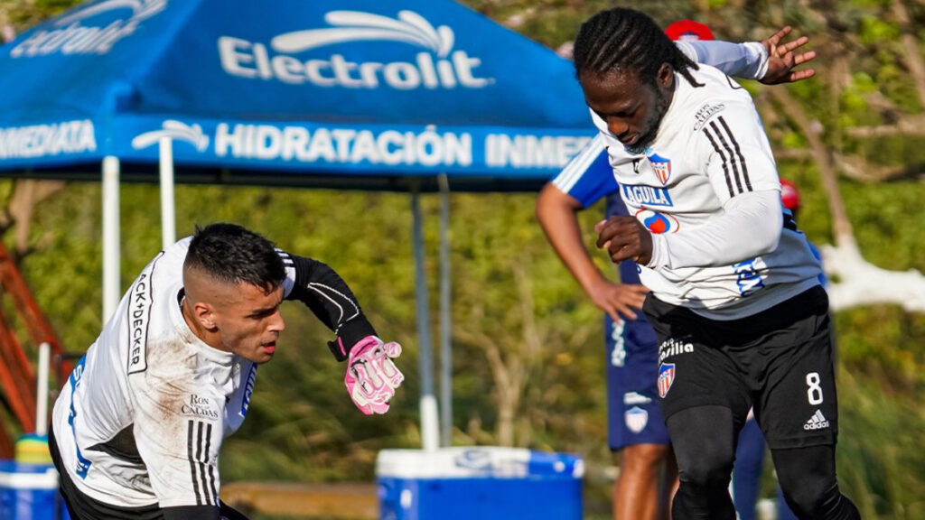 Ýimmi Chará, en un entrenamiento. - @JuniorClubSA.