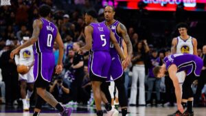 DeMar DeRozan y los Kings reviven para vencer a los Warriors de Curry