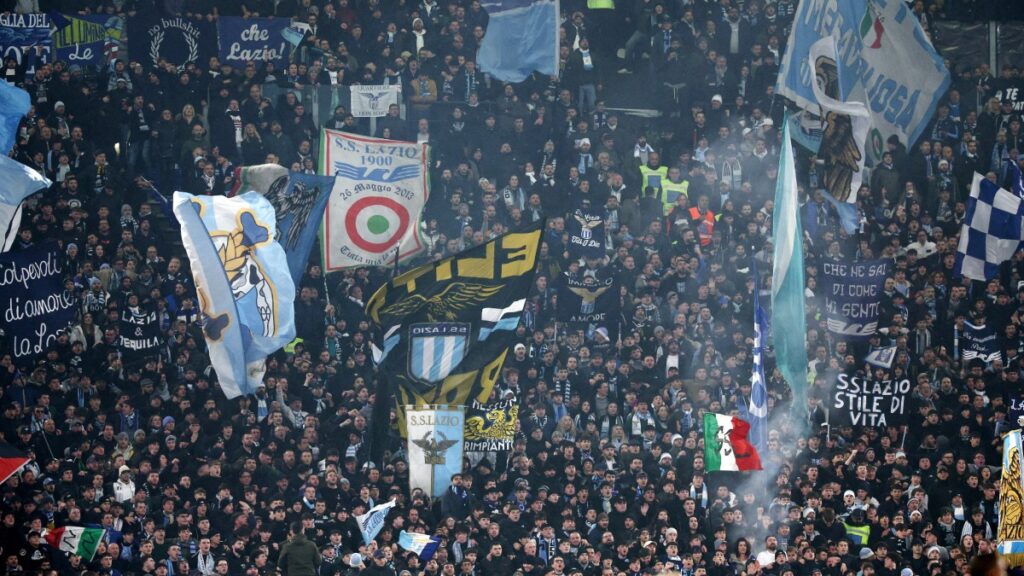 Los aficionados de Lazio recurren a la violencia | REUTERS/Guglielmo Mangiapane