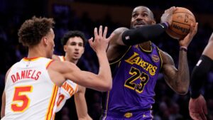 Lebron James supera un nuevo récord de Michael Jordan en la victoria de los Lakers sobre Atlanta