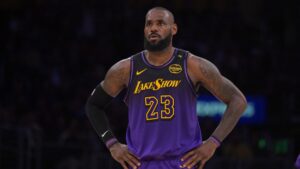 LeBron James se pone a la par de Michael Jordan en la victoria de Lakers sobre Portland