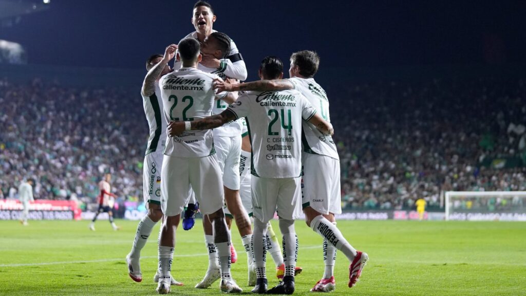 El León se impone a las Chivas | Imago 7