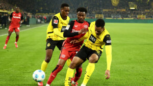 El Bayer Leverkusen consigue un triunfo con todos los colores de ánimo ante el Borussia Dortmund