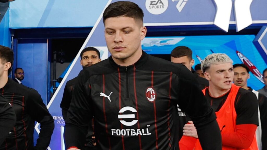 Luka Jovic con el Milan