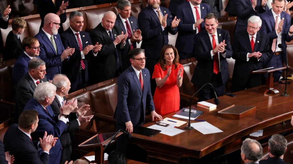 Mike Johnson gana la reelección como presidente de la Cámara de Representantes | Reuters