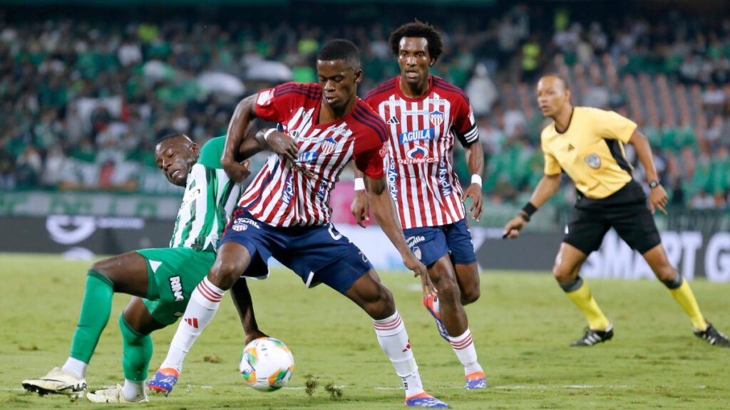 Andrés Colorado, un titán en la mitad de la cancha. Vizzor