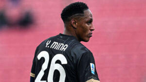 Yerry Mina empieza con el pie izquierdo el 2025: nueva lesión con el Cagliari