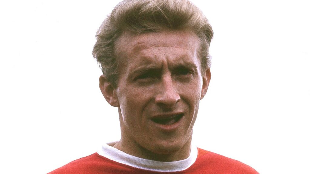 Muere Denis Law, leyenda del Manchester United, a los 84 años de edad