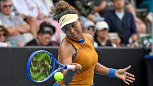 Naomi Osaka supera a Julia Grabher y se mete a los cuartos de final en Auckland