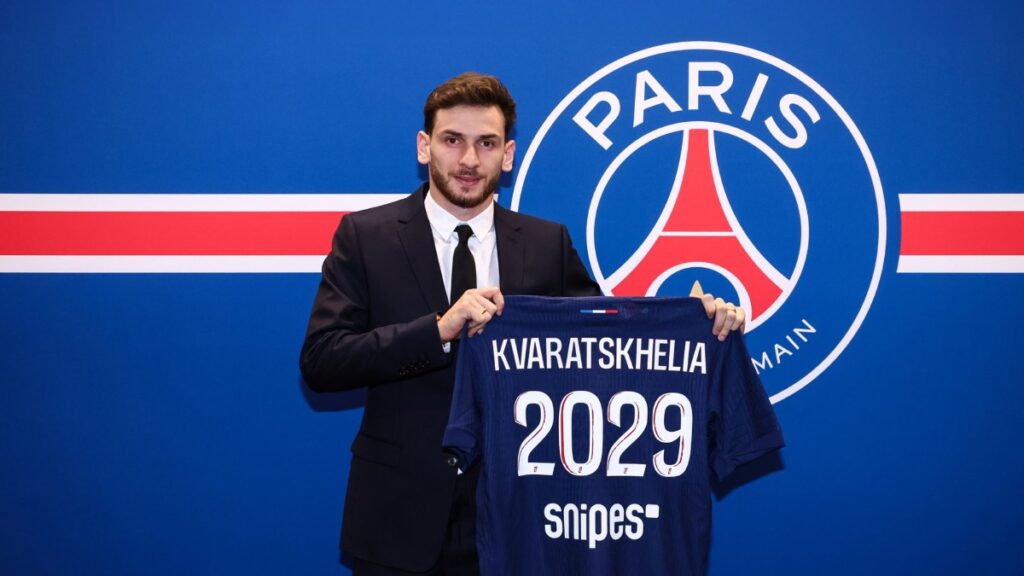 ¡Pólvora georgiana! PSG hace oficial el fichaje de Khvicha Kvaratskhelia